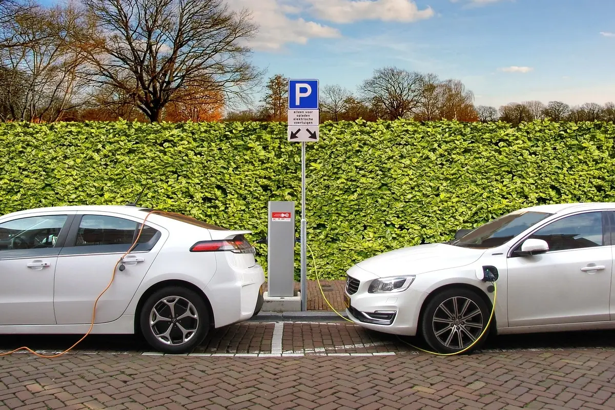 Quanto costa davvero un posto auto scoperto? La cifra media ti sorprenderà